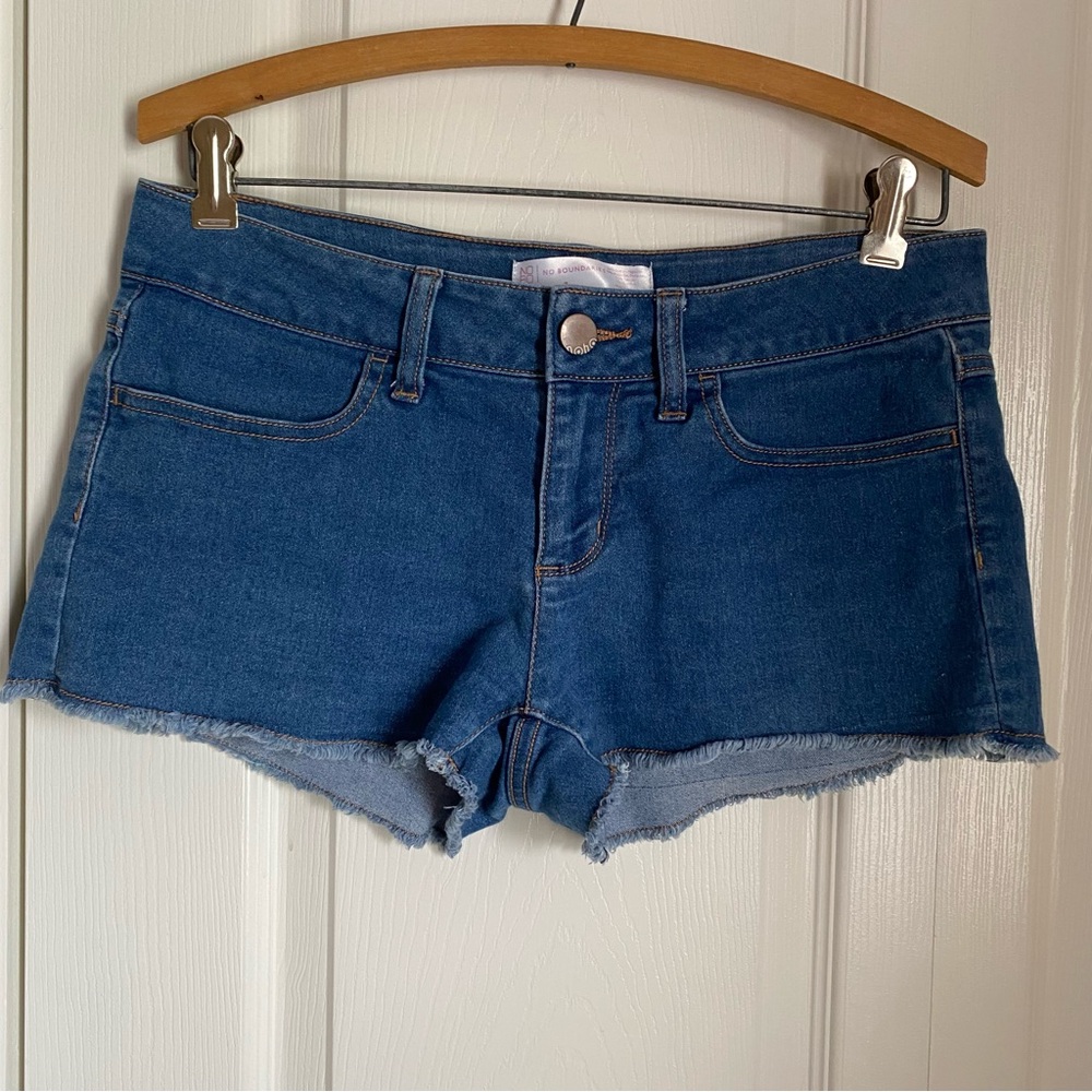 Medium Wash Blue Denim Frayed Hem Jean Shorts Shorty 7 Soft Festival Summer Y2K